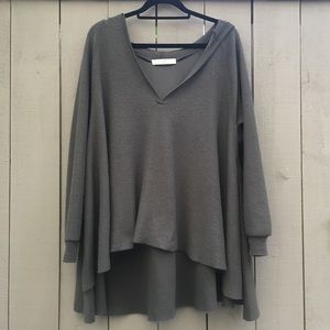 NEVER WORN Urban Outfitters v-neck hooded top